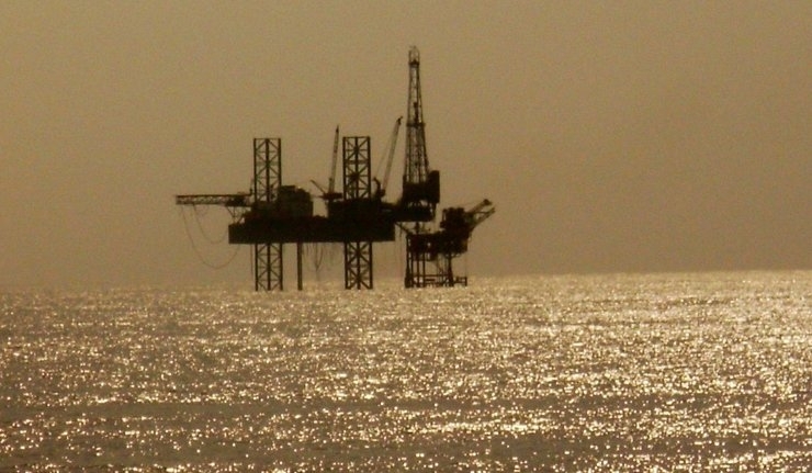 9solitary_oil_rig_in_the_arabian_sea