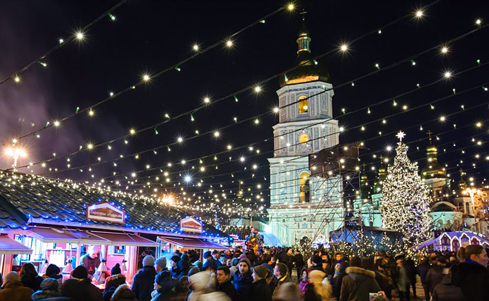 christmas-celebration-star-tree-lights-kyiv-ukraine