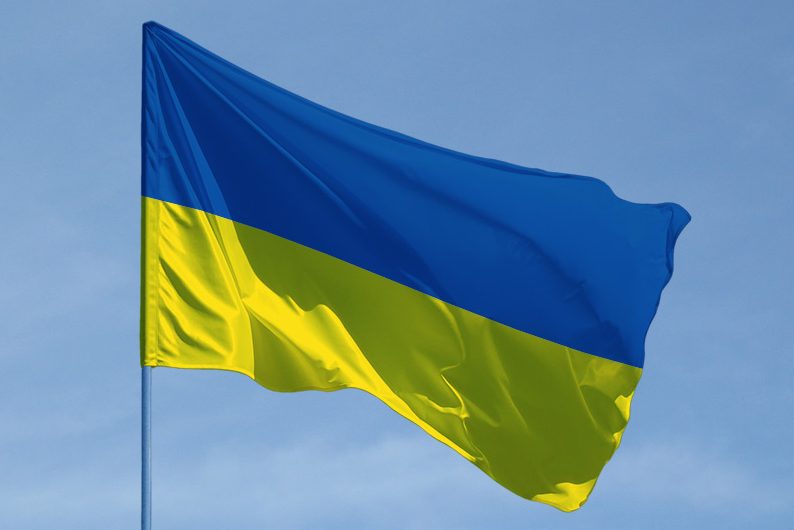 flag-ukrainy-iz-flajnoy-setki-sshivnoy_b-e1481822535157
